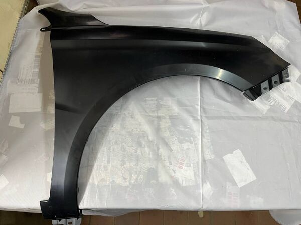 Крыло переднее пластиковое правое на 2180