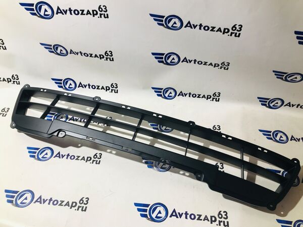 Решетка радиатора нижняя на  Гранта