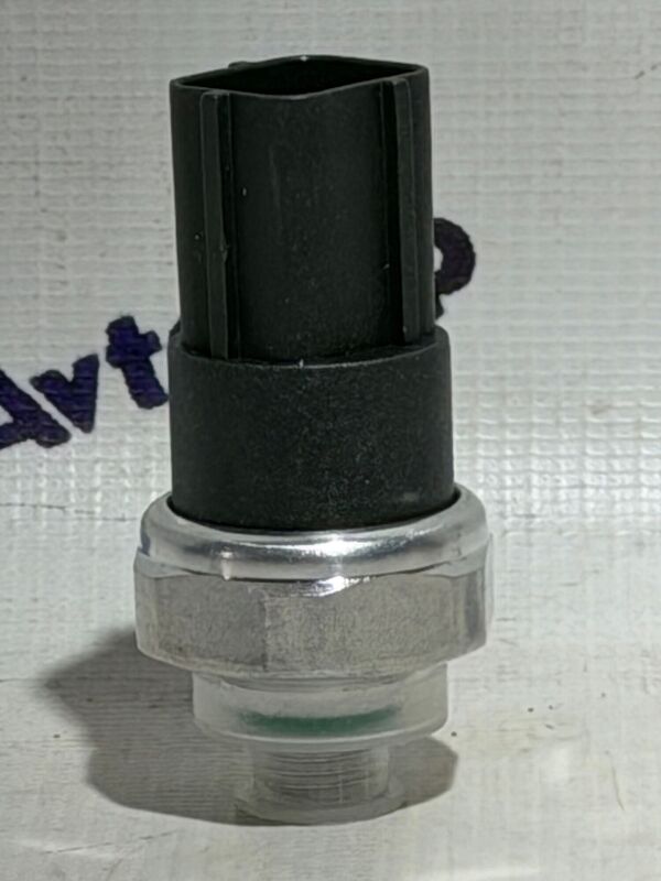 Датчик давления фреона  Урбан,2170 с кондиционером Halla