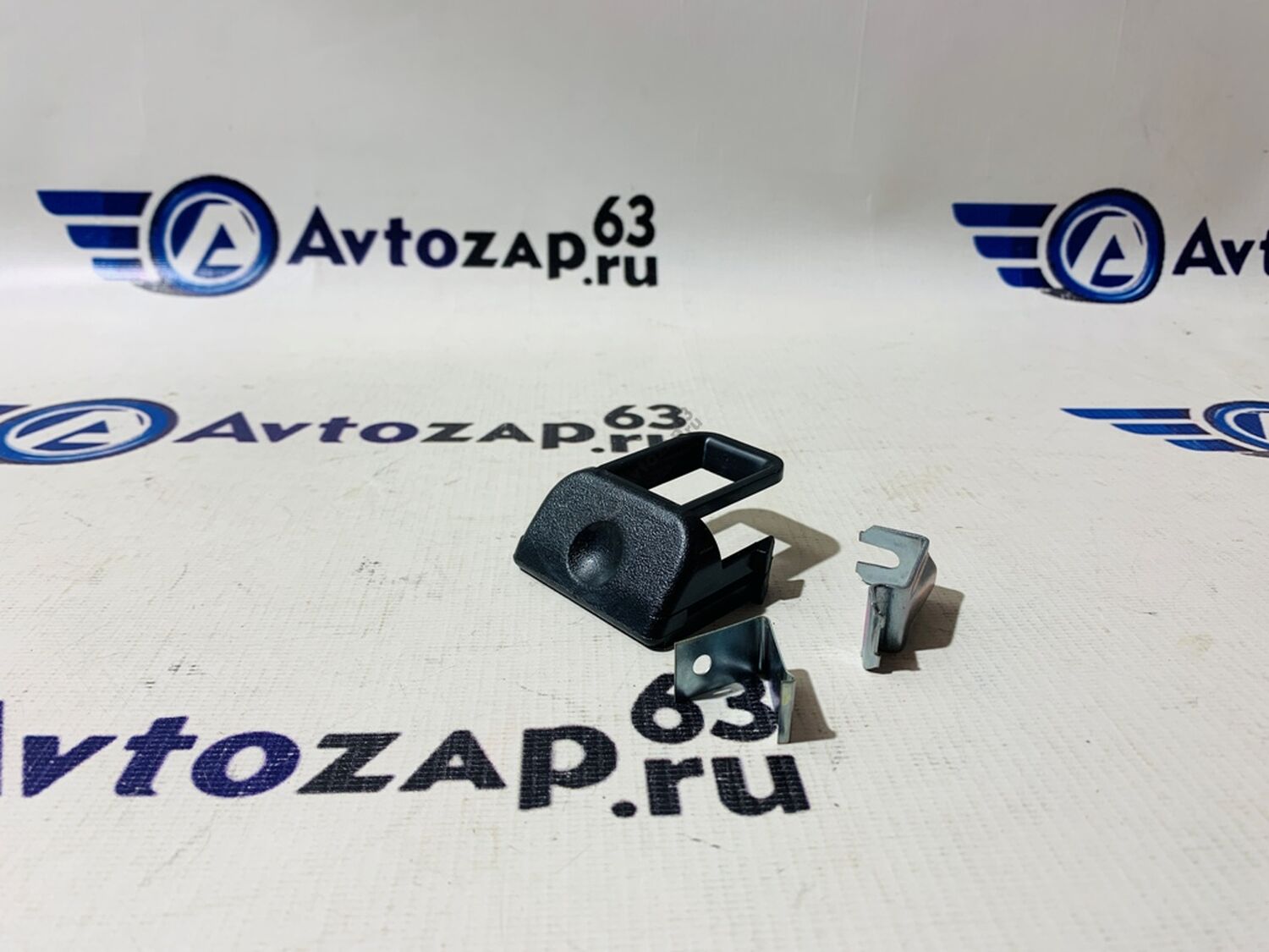 защелка крышки предохранителей 2110