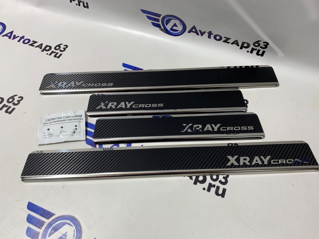 Накладки на пороги из нержавеющей стали (карбон) на  Иксрей Cross