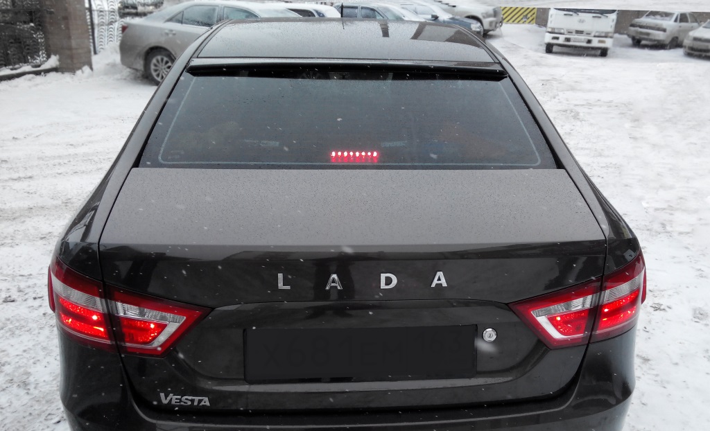 Козырек заднего стекла на  LA VST седан