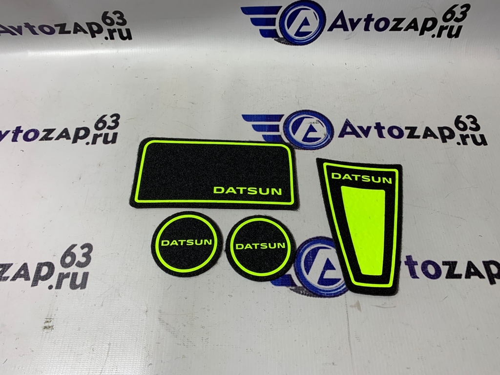 Комплект ковриков панели приборов и консоли на Datsun
