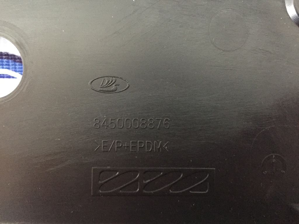 Накладка переднего бампера средняя для  LA VST (комплектация Люкс)