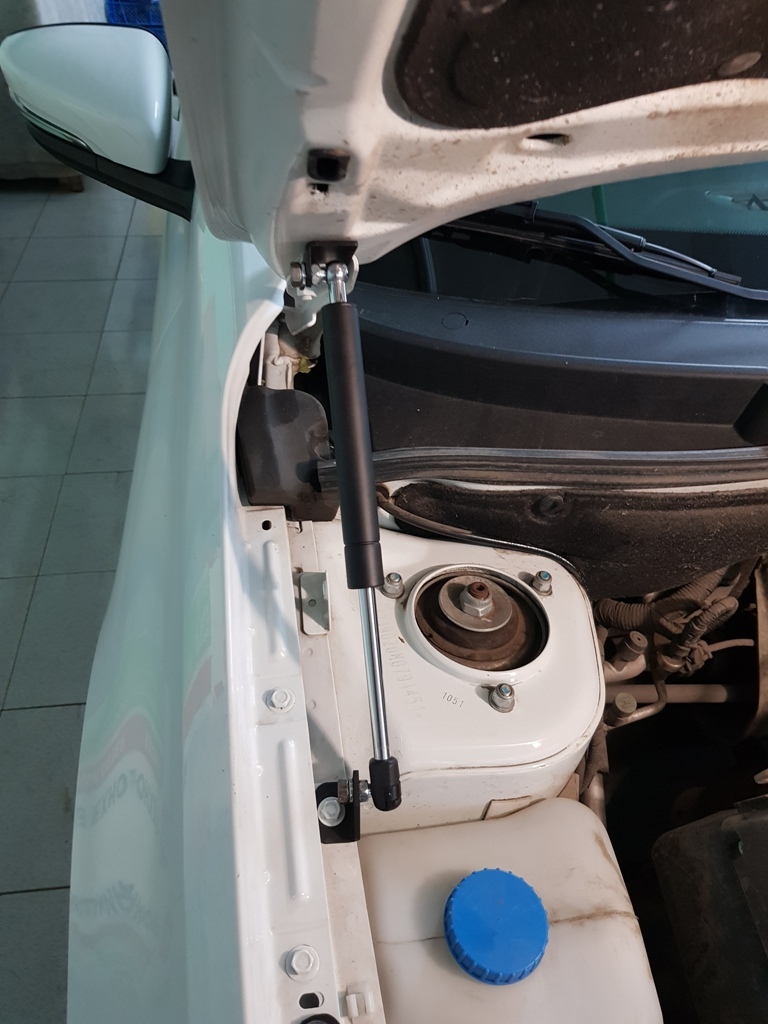Пневмо упоры капота (два упора) для 2190, Калина-2, Datsun