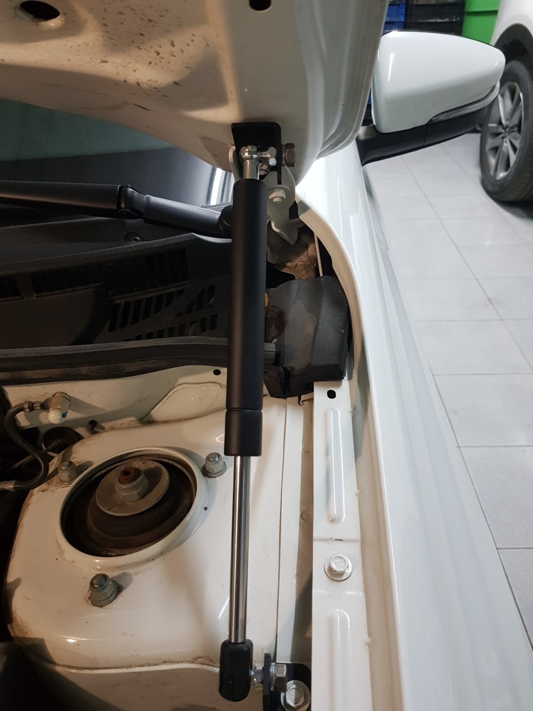 Пневмо упоры капота (два упора) для 2190, Калина-2, Datsun