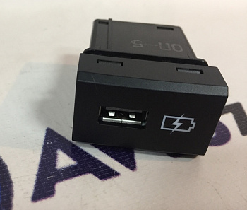 Розетка USB для задних пассажиров в подлокотник на  2180, Икс-ray